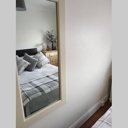 A Home Away From Home With A Big Welcome Erith ภายนอก รูปภาพ