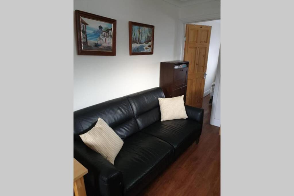A Home Away From Home With A Big Welcome Erith ภายนอก รูปภาพ