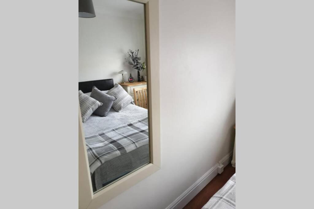 A Home Away From Home With A Big Welcome Erith ภายนอก รูปภาพ